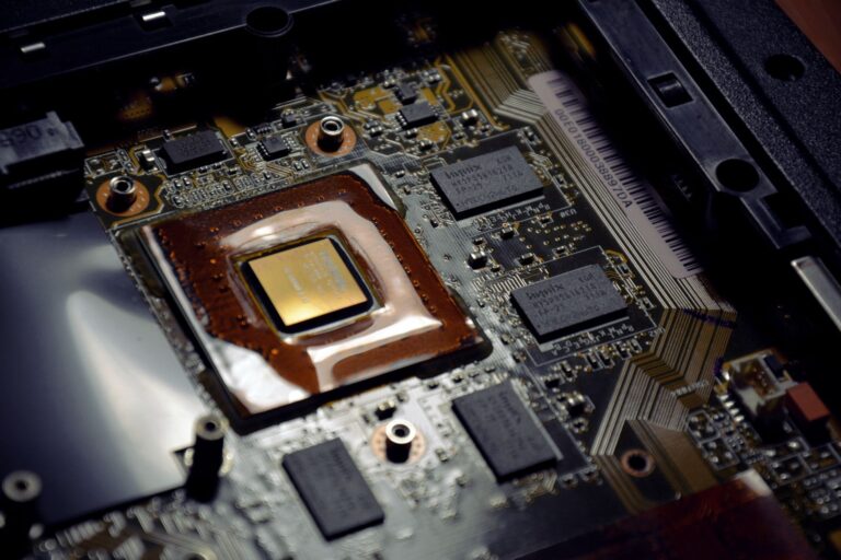 “These Chips Are Melting”: Alarming Spike in Intel Raptor Lake CPU Crashes Due to Scorching Summer Heat Raises Serious Concerns for Future Performance