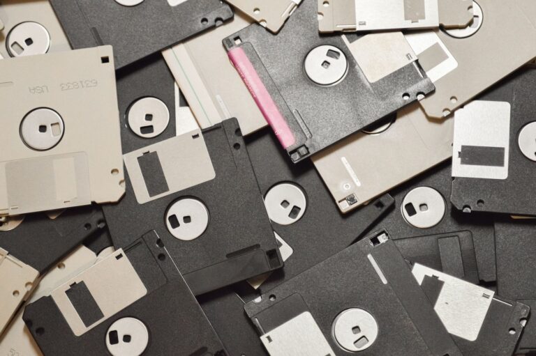 The Floppy Disk Comeback Sparks Joy: “I Love This Nostalgia” as New SD Cards Bridge Storage Eras